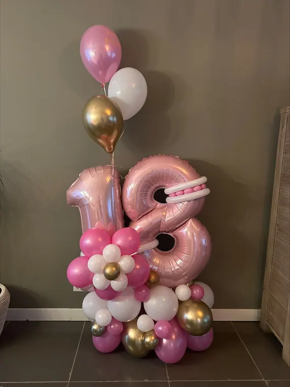 Roze ballonsculptuur voor een bijzondere gelegenheid